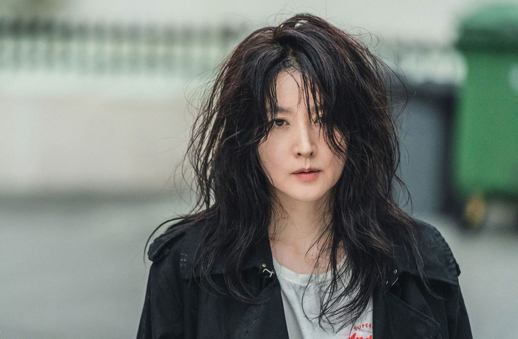 ‘Nàng Dae Jang Geum’ Lee Young Ae cưỡi mô tô ở tuổi 53 - Ảnh 4.