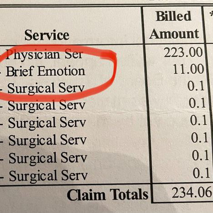 Bệnh nhân bị tính thêm phí vì khóc trong khi phẫu thuật