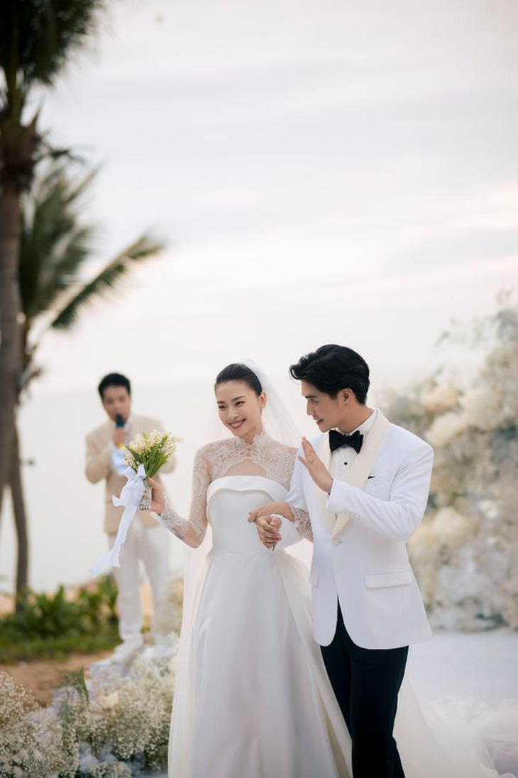 Hóa ra, Ngô Thanh Vân và Huy Trần đã làm đám cưới từ 1 năm trước