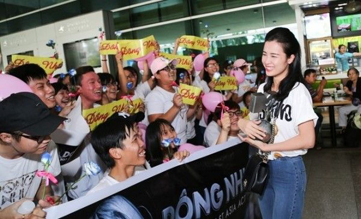 Fan tẩy chay Đông Nhi, Miss Universe Việt Nam bị liên lụy