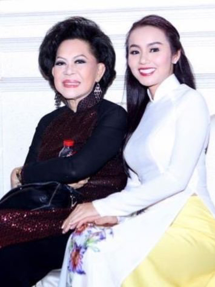 Giao Linh tái ngộ cháu gái Amy Lê Anh trên sân khấu