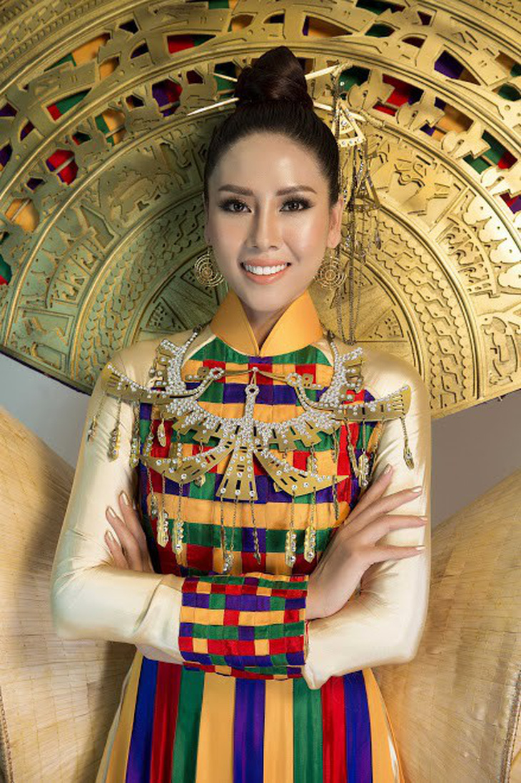 Nguyễn Thị Loan với trống đồng, nón lá ở Miss Universe 2017 - Ảnh 3.