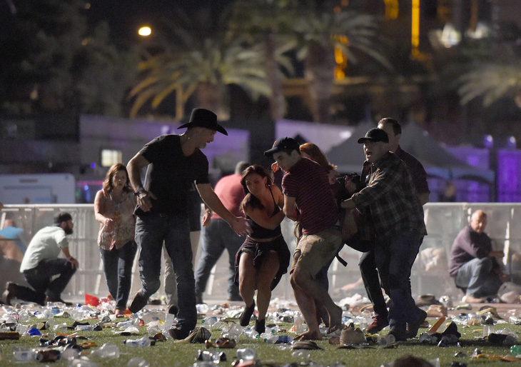 Những khoảnh khắc khó quên của vụ thảm sát Las Vegas - Ảnh 8.