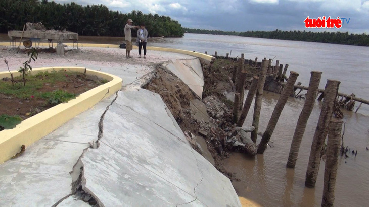 Tượng đài bạc tỉ đang xây dựng có nguy cơ trôi sông