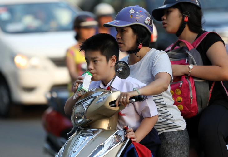 Giờ vào lớp quá sớm, học trò đờ đẫn vì thiếu ngủ - Ảnh 9.