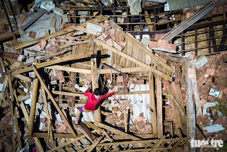 Tâm bão Hà Tĩnh: nhiều hộ dân không còn khả năng dựng lại nhà - Ảnh 2.