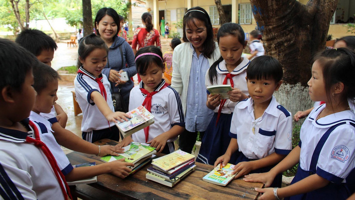 Trẻ miền quê khát sách: Nỗ lực từ cộng đồng - Ảnh 1.