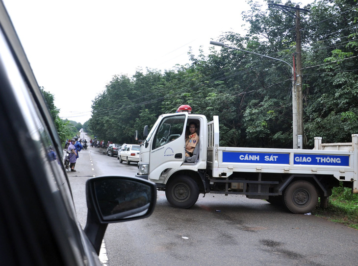 Thân đập hồ Gia Hoét vỡ toác, mở rộng vùng sơ tán dân - Ảnh 9.