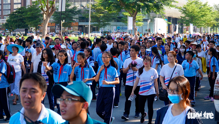 76 người đẹp Hoa hậu hòa bình tham gia đi bộ 10.000 bước chân - Ảnh 7.