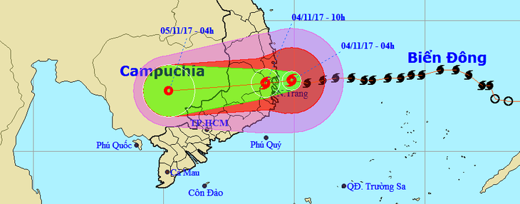 Tâm bão số 12 đổ bộ đất liền, gió cấp 11 tại Nha Trang, Tuy Hòa mất điện - Ảnh 16.
