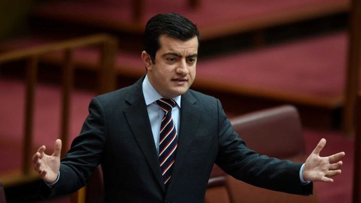 Nghị sĩ Úc nói ‘bậy’ về Biển Đông đã rút khỏi đảng - Ảnh 1.