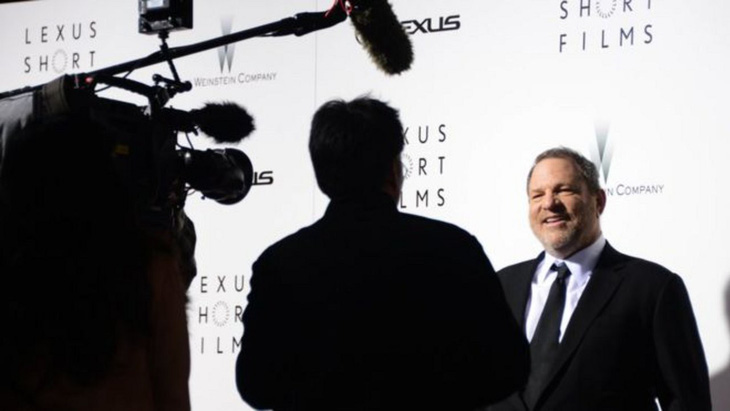BBC làm phim tài liệu về bê bối tình dục của Harvey Weinstein - Ảnh 1.