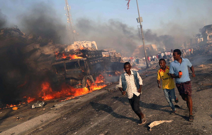 Số người chết vụ nổ bom Somalia đã lên 189 - Ảnh 1.