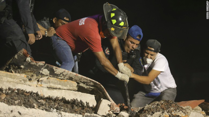 Số người chết do động đất ở Mexico đã trên 200 - Ảnh 1.
