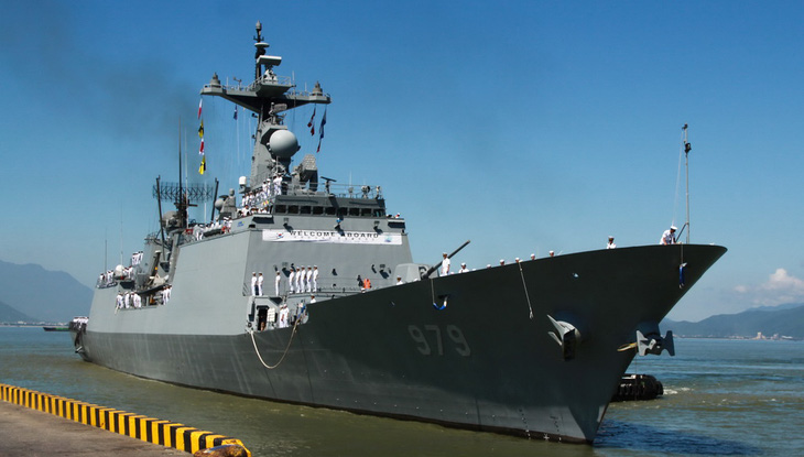 Hai tàu Hải quân Hàn Quốc thăm Đà Nẵng - Ảnh 1.