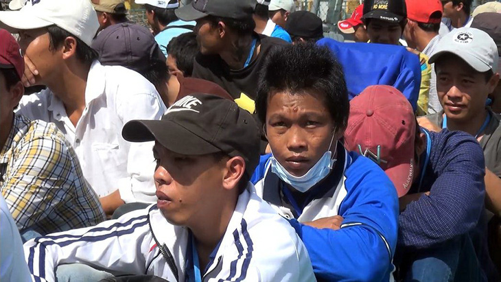 239 ngư dân Việt Nam bị Indonesia bắt giữ được về nhà - Ảnh 2.