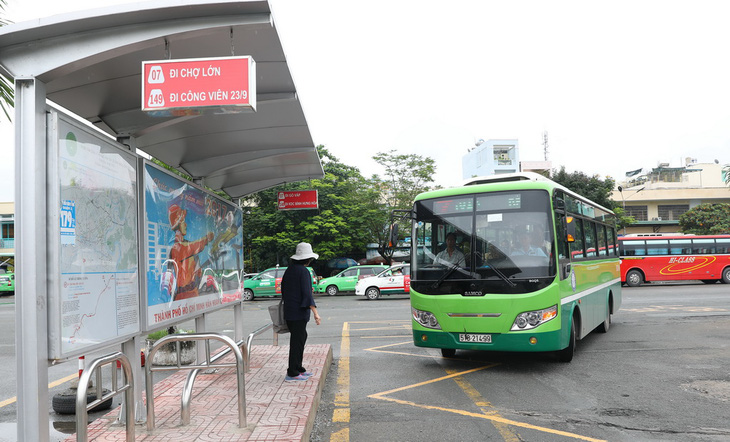 Thiếu trạm xe buýt  trong ga Sài Gòn - Ảnh 1.
