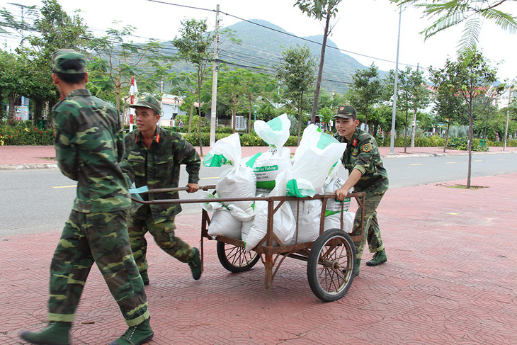 Côn Đảo: Hụ còi đưa dân tới nơi trú ẩn - Ảnh 2.