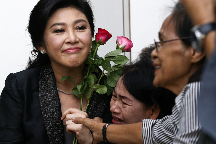 Xe bà Yingluck chạy về phía biên giới Campuchia - Ảnh 1.