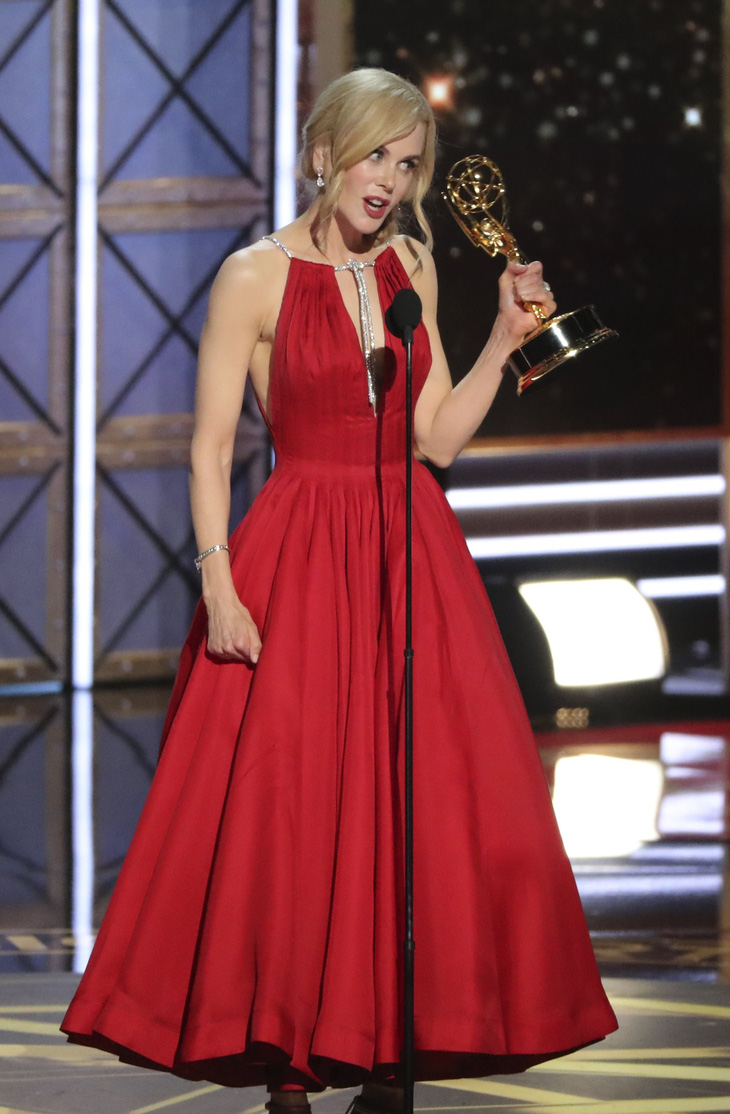 Nicole Kidman lại được vinh danh ở Emmy 2017 - Ảnh 6.