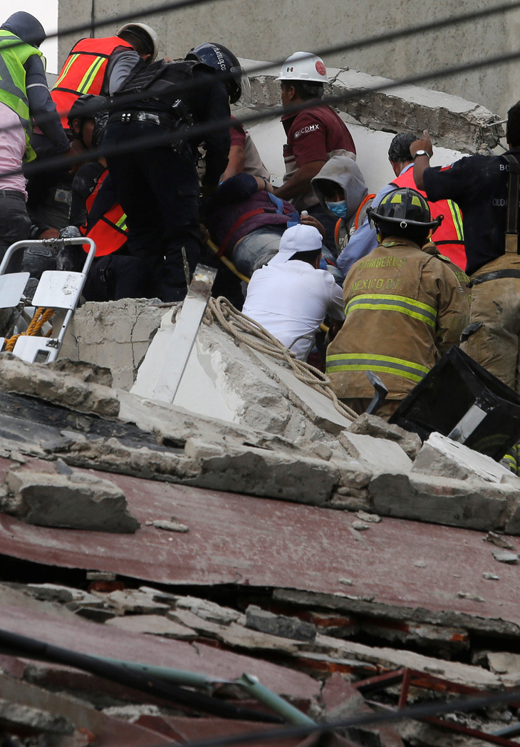 Thành phố Mexico như chiến trường sau trận động đất - Ảnh 6.