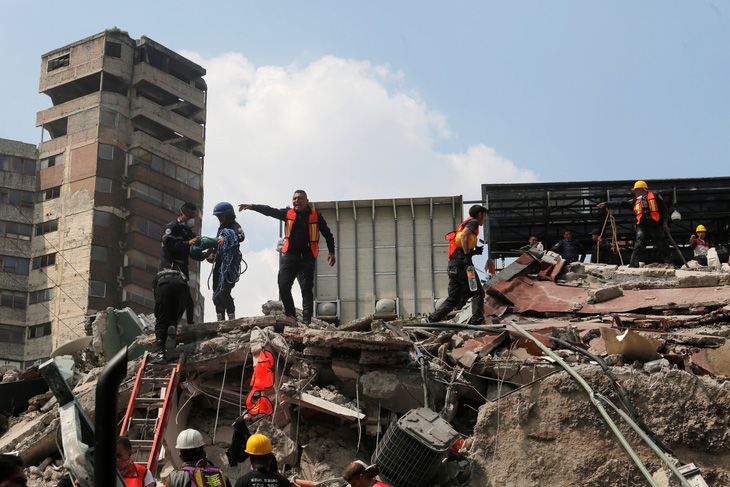 Thành phố Mexico như chiến trường sau trận động đất - Ảnh 8.