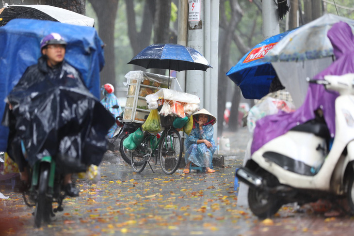 Sài Gòn mưa cả ngày lẫn đêm, chuẩn bị đón triều cường - Ảnh 7.