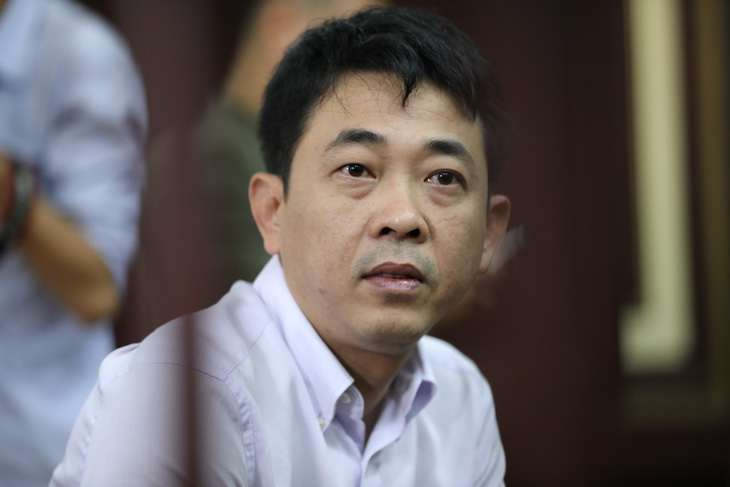 Bắt nguyên giám đốc VN Pharma Nguyễn Minh Hùng tại tòa - Ảnh 1.