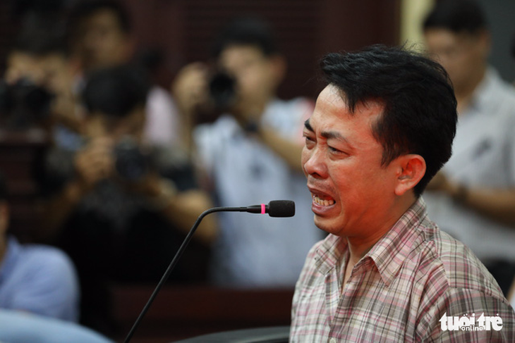 Giám đốc VN Pharma Nguyễn Minh Hùng khóc nức nở tại tòa - Ảnh 3.