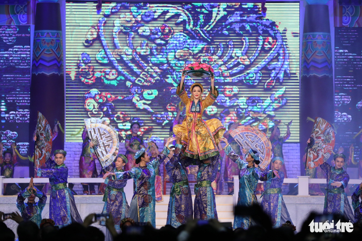 Múa cổ trang rộn rã sân khấu Lễ hội văn hóa thế giới - Ảnh 4.