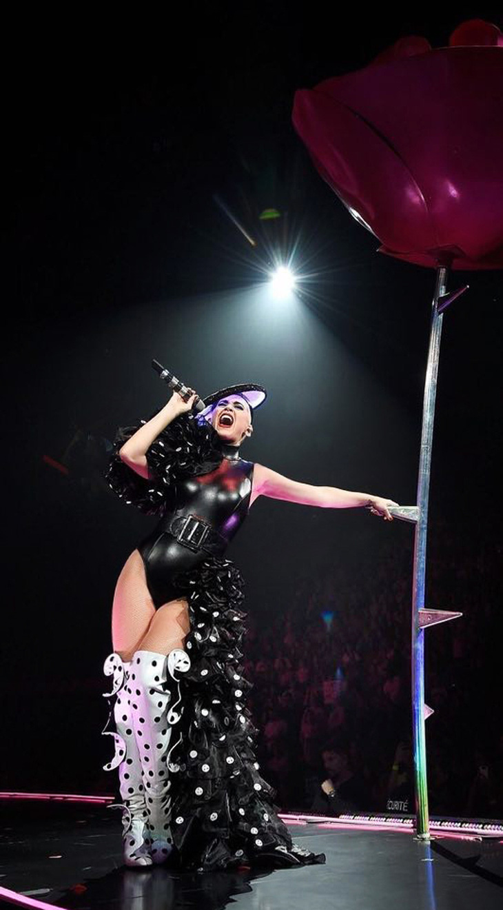 Katy Perry diện ba thiết kế của Công Trí trong tour diễn - Ảnh 3.