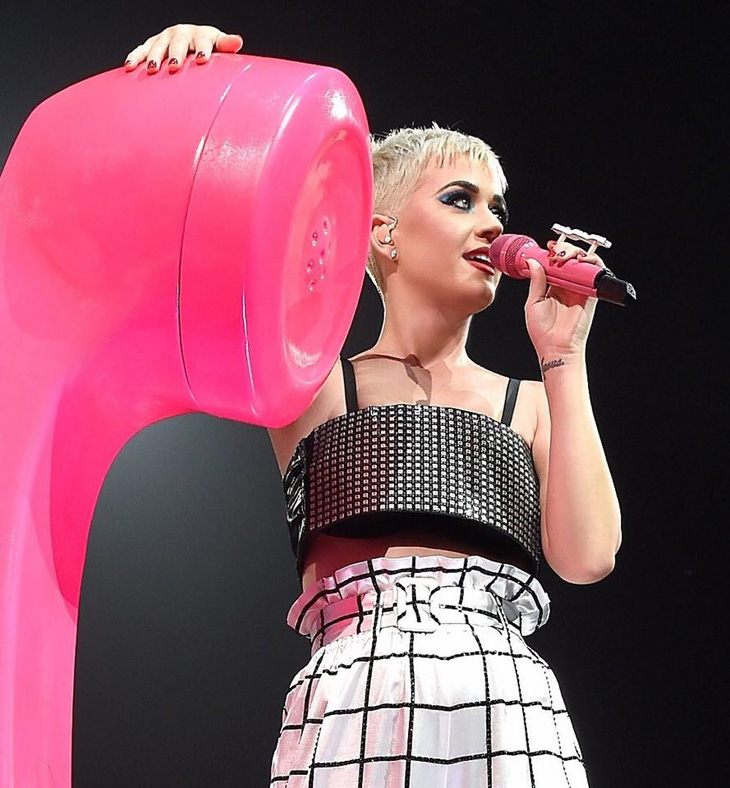 Katy Perry diện ba thiết kế của Công Trí trong tour diễn - Ảnh 4.