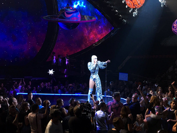 Katy Perry diện ba thiết kế của Công Trí trong tour diễn - Ảnh 6.