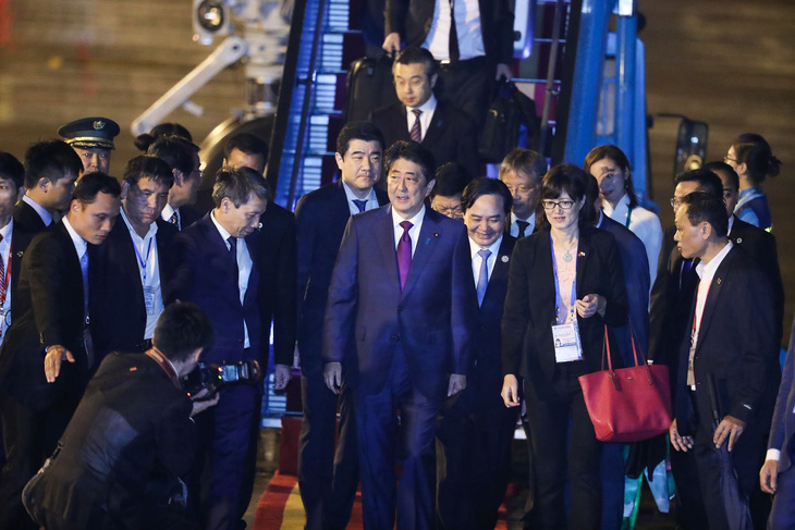 Thủ tướng Nhật Shinzo Abe tới Đà Nẵng chuẩn bị cho APEC - Ảnh 1.