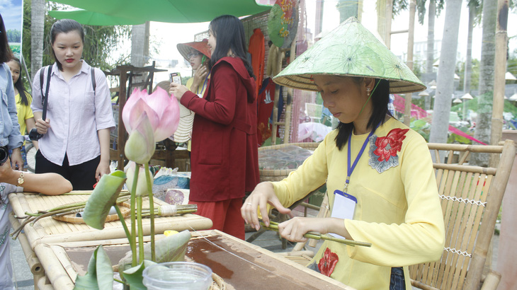 Khi hoa sen có riêng một ngày hội... - Ảnh 4.