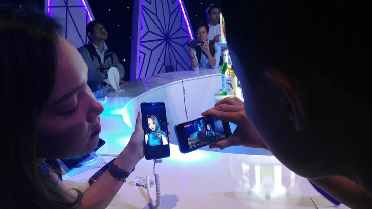 Ra mắt dòng điện thoại camera selfie kép Galaxy A8 và A8+ tại Việt Nam - Ảnh 2.