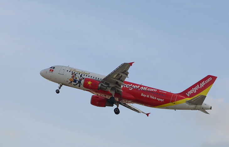 Máy bay Vietjet hạ cánh khẩn cấp cứu hành khách Hàn Quốc - Ảnh 1.