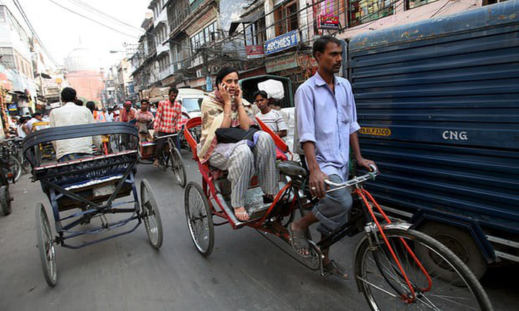 Ấn Độ: Phải học giới tính mới được lái taxi, chạy xe đạp thồ - Ảnh 1.