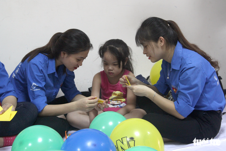 Trung Thu cho trẻ em thiệt thòi ở Hà Nội, Đà Nẵng, TP.HCM - Ảnh 2.
