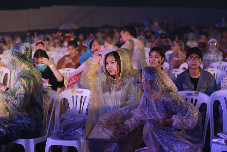T-Ara rơi nước mắt trong live concert tại Việt Nam - Ảnh 4.