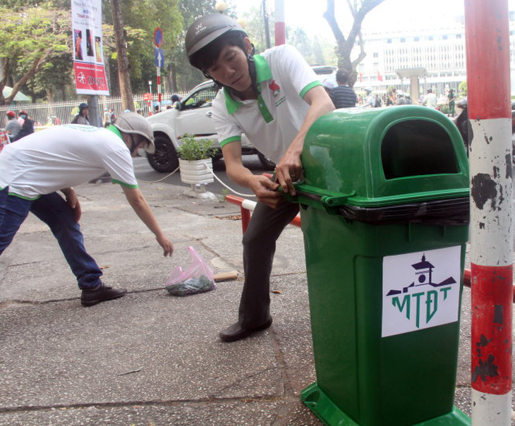 TP.HCM quản lý thùng rác công cộng theo mạng lưới - Ảnh 1.