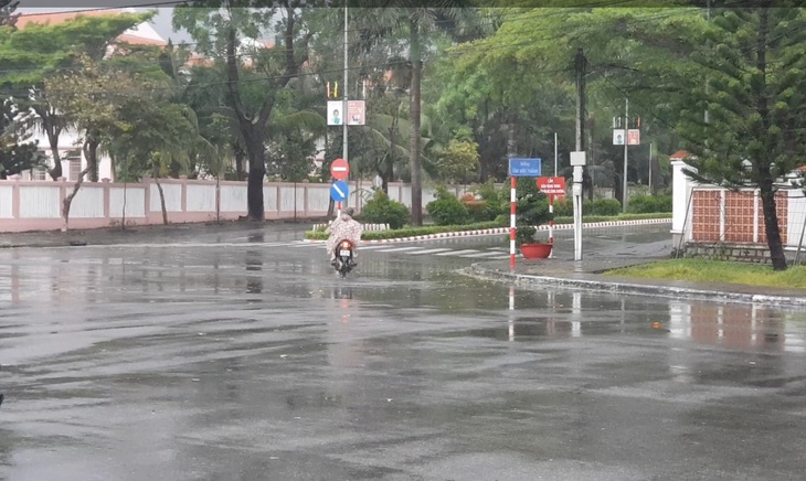 Côn Đảo bắt đầu nổi gió mạnh, giữ nguyên phương án chống bão - Ảnh 1.