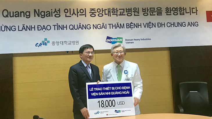 Bệnh viện đại học Hàn Quốc tặng thiết bị y khoa cho Quảng Ngãi - Ảnh 1.