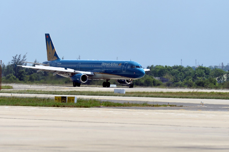 Vietnam Airlines hủy 6 chuyến Busan và Fukuoka do bão Prapiroon - Ảnh 1.