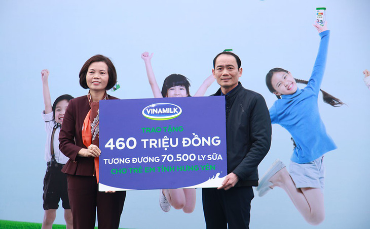 Vinamilk trao 70.500 ly sữa cho trẻ em Hưng Yên - Ảnh 5.