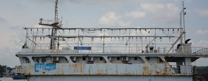 Tìm chủ con tàu ma trôi trên biển Bình Thuận - Ảnh 4.