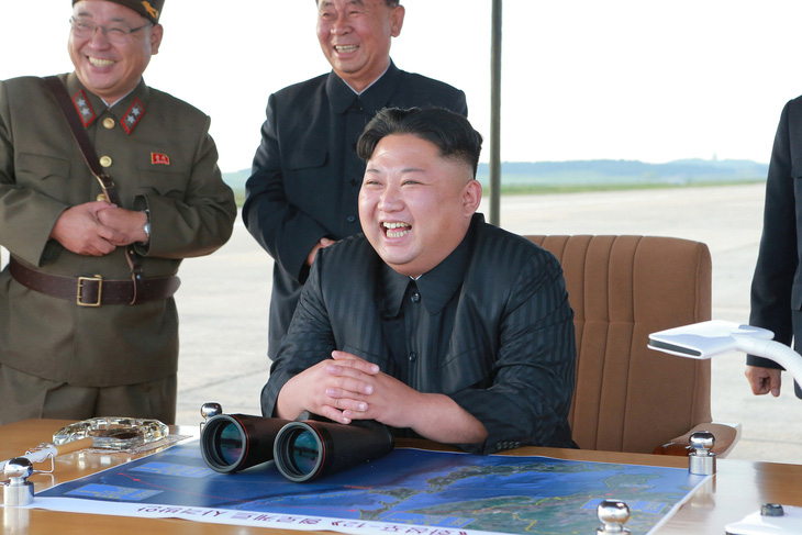 Triều Tiên công bố loạt ảnh phóng tên lửa Hwasong-12 - Ảnh 3.