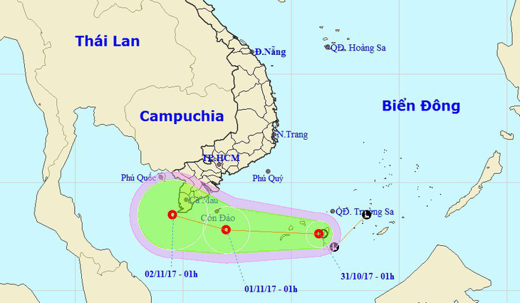 Áp thấp nhiệt đới trên biển Đông, miền Trung, miền Nam mưa lớn - Ảnh 1.