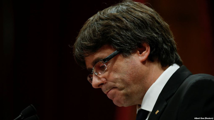Cựu thủ hiến Catalonia sẽ chấp hành lệnh bắt của Tây Ban Nha - Ảnh 1.