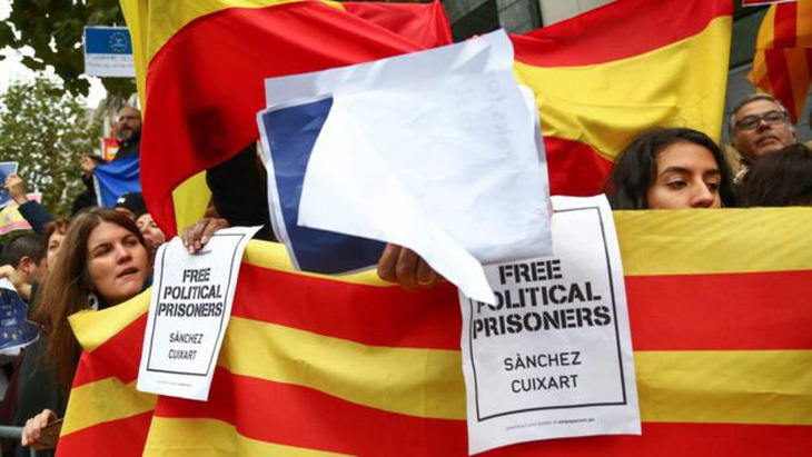 Tòa tối cao Tây Ban Nha triệu tập thủ hiến Catalonia bị bãi nhiệm - Ảnh 1.